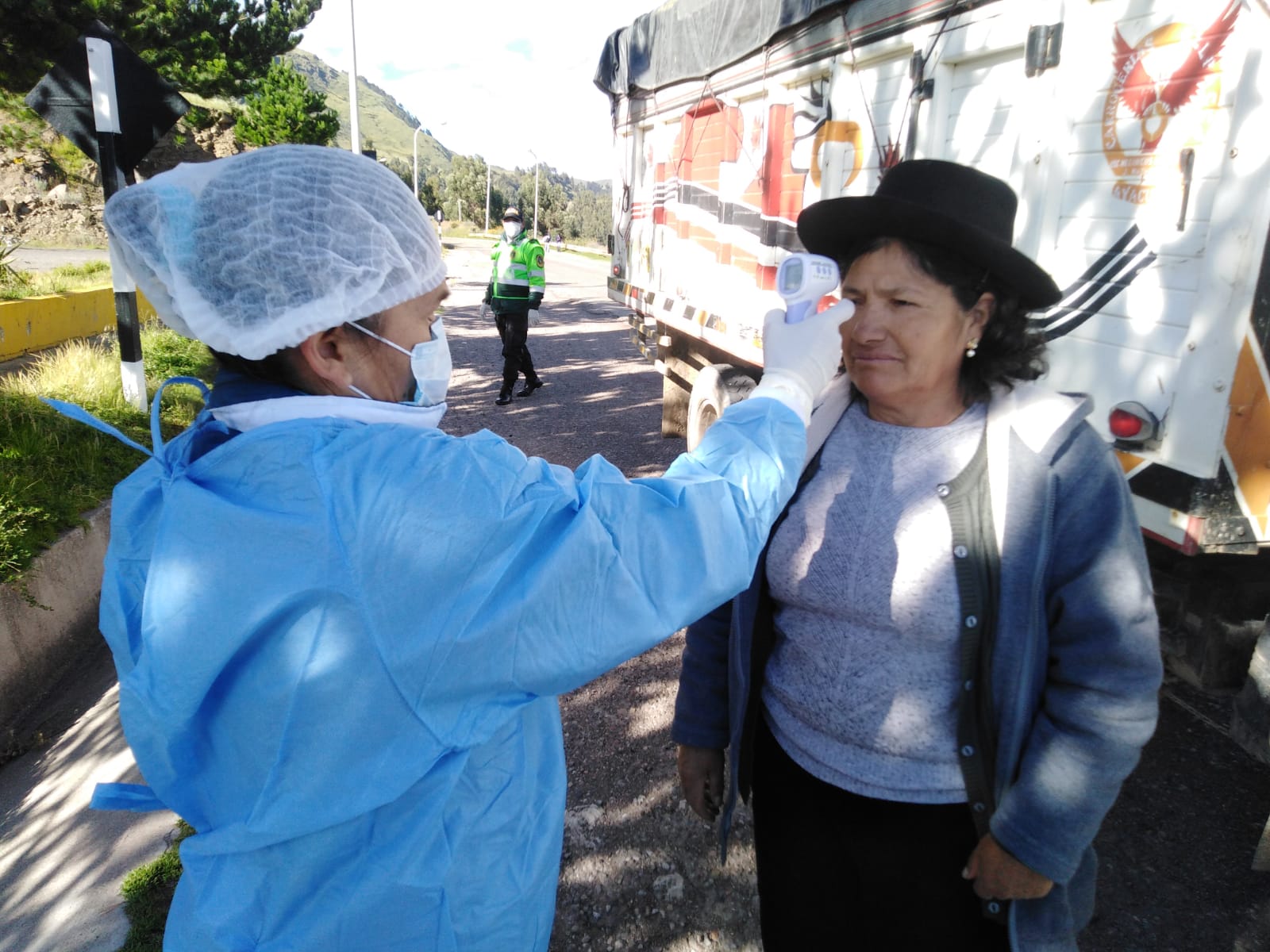Municipalidad de Huamanga realiza control sanitario en peaje de Socos