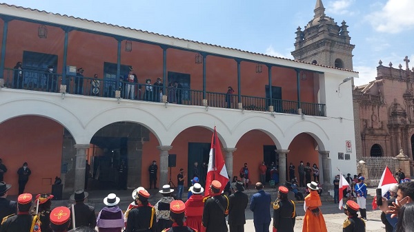 Conmemoran proclamación de la independencia en Huamanga