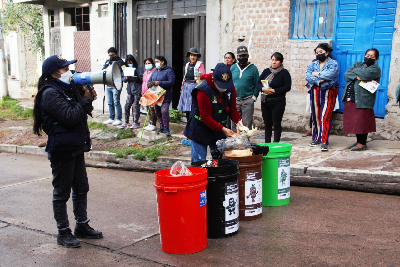 Realizan limpieza de calles y puntos críticos