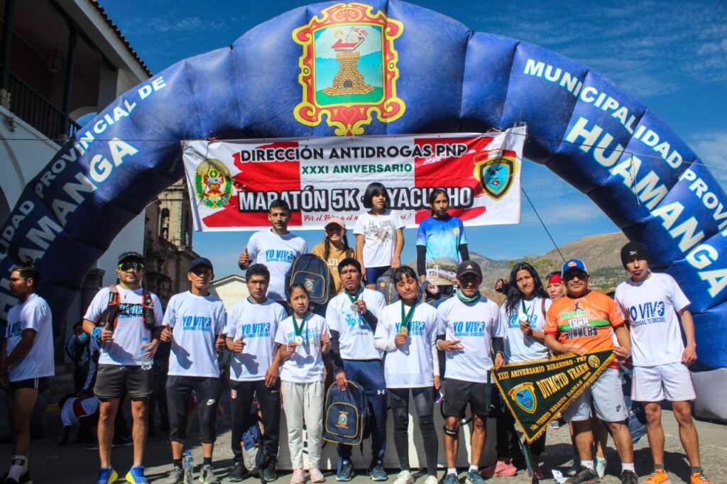 Jóvenes y adolescentes participan de maratón “Yo vivo sin drogas, tú decides”