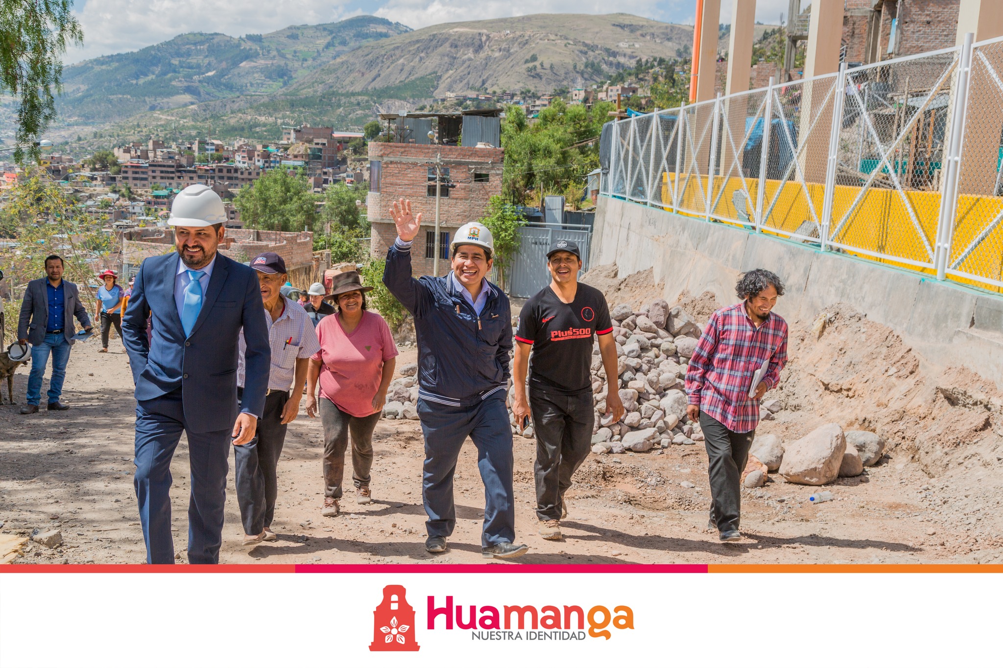 Alcalde de Huamanga, Juan Carlos Arango Claudio junto a su equipo técnico dio inicio a la obra denominada “Creación de la losa deportiva multiuso en el AA.HH, Los Pinos, del distrito de Ayacucho, provincia de Huamanga”: