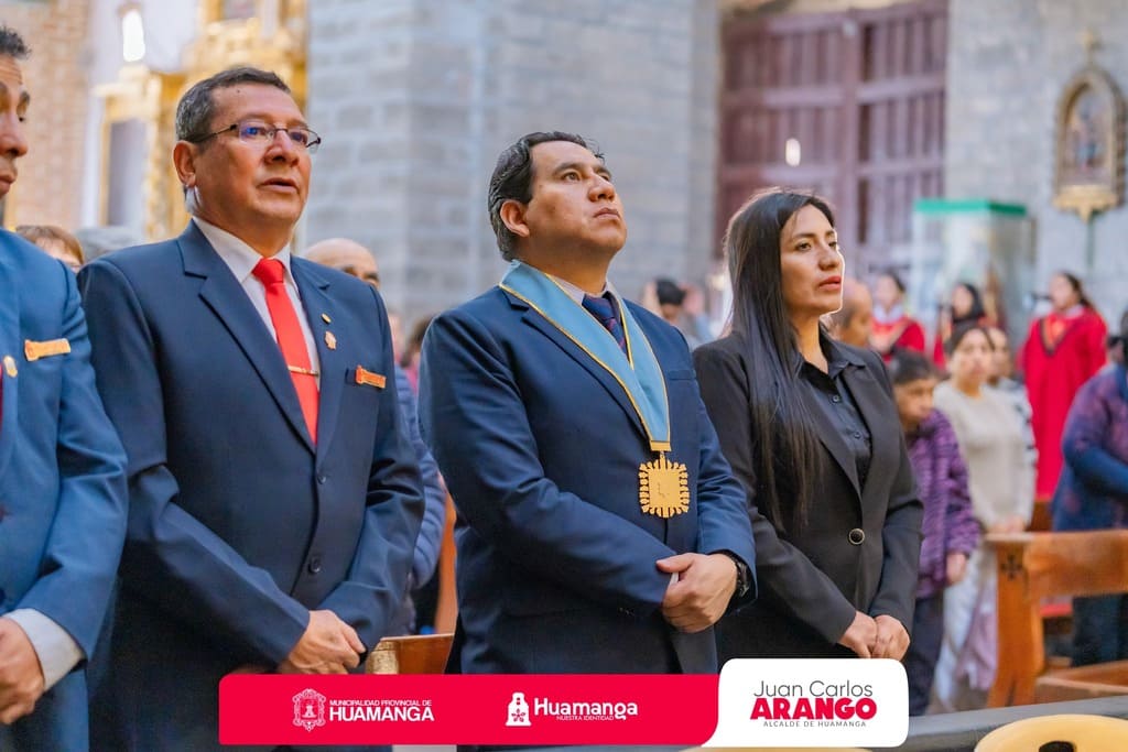 ALCALDE DE HUAMANGA RINDE HOMENAJE AL SEÑOR DE RAMOS