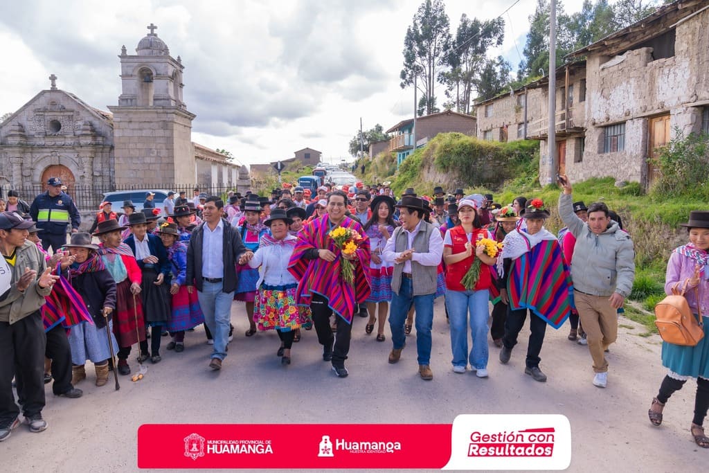 PARA MILES DE FAMILIAS DE ESCASOS RECURSOS, ALCALDE DE HUAMANGA LLEVA ALIMENTOS DE CALIDAD A COMEDORES POPULARES DE VINCHOS