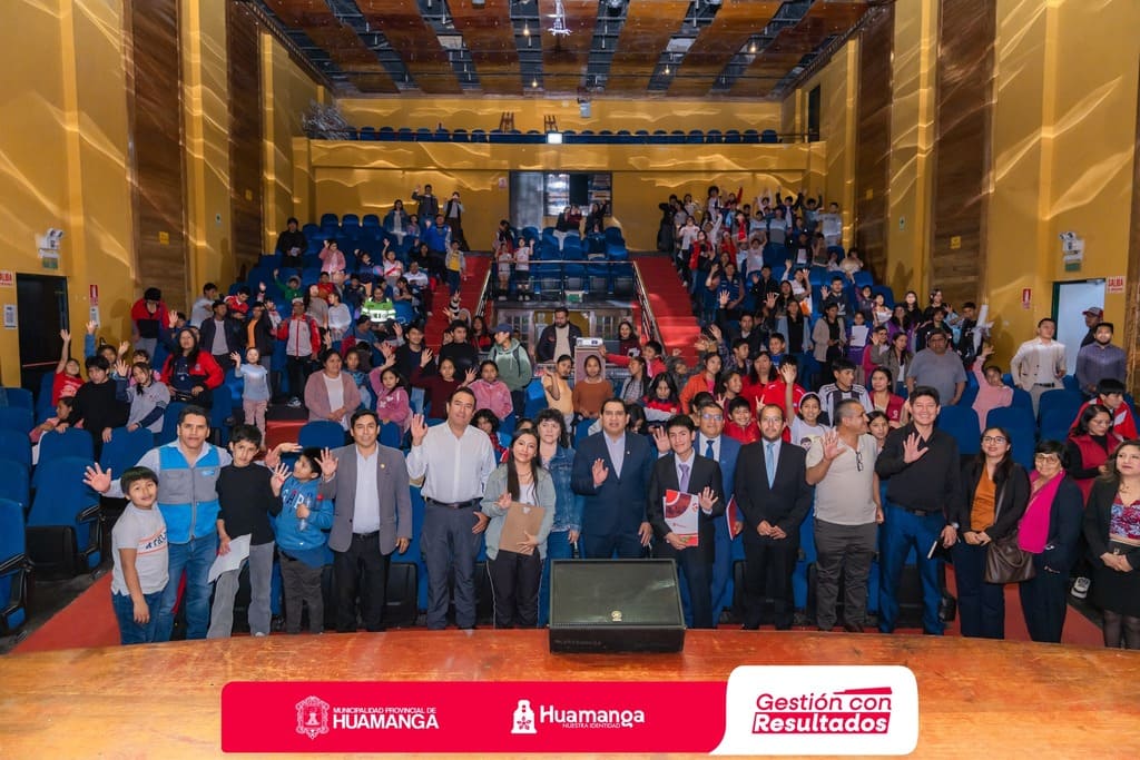 ALCALDE DE HUAMANGA REAFIRMA SU COMPROMISO PARA SEGUIR FORTALECIENDO ACCIONES A FAVOR DE LA NIÑEZ Y ADOLESCENCIA