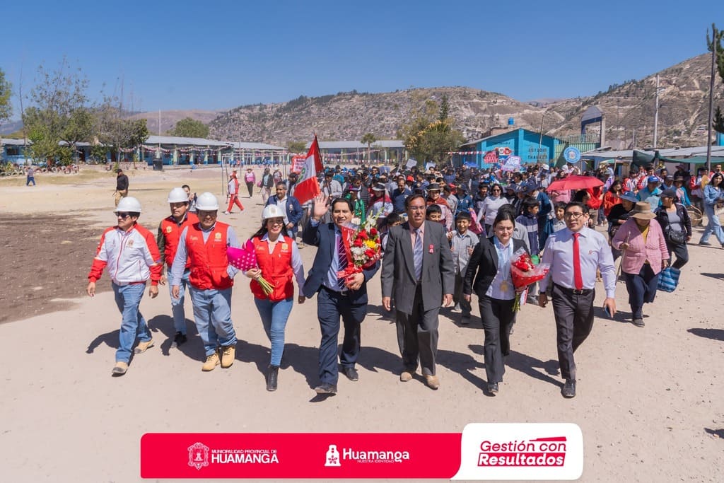 ALCALDE DE HUAMANGA CUMPLE SU PROMESA E INICIA OBRA EN LA I.E. SAN JUAN DE LA FRONTERA DE MOLLEPATA